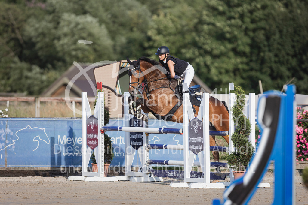 240628_LüPfSpTa_L-Spr-326 | Deine schönsten Turniermomente als professionelle Fotos! Entdecke hochwertige Pferdesport-Fotografie im Online-Shop. Jetzt Fotos finden & bestellen!