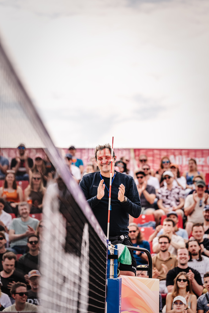 Beachvolleyball | Frauen | German Beach Tour 2024 | Tourstop Düsseldorf | 18.05.2024 | Schiedsrichter Stefan Müller