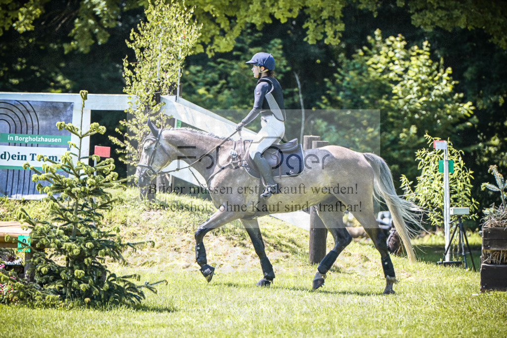 DOS_3463 | Entdecke hochwertige Reitturnierfotos von Foto Oger. Professionell, emotional und authentisch – jetzt Lieblingsmomente im Shop bestellen.Deutschlandweite Turnierfotografie. - Realisiert mit Pictrs.com