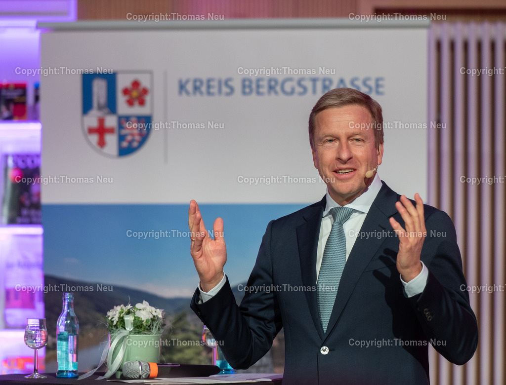 DSC_8981 | Am 8.März 2024 wurde Oliver Zipse  Vorstandsvorsitzender der BMW AG. zum Botschafter der Bergstraße ernannt, die Feier fand in seiner ehemaligen Schule dem Alten Kurfürstlichen Gymnasium in Bensheim statt, 