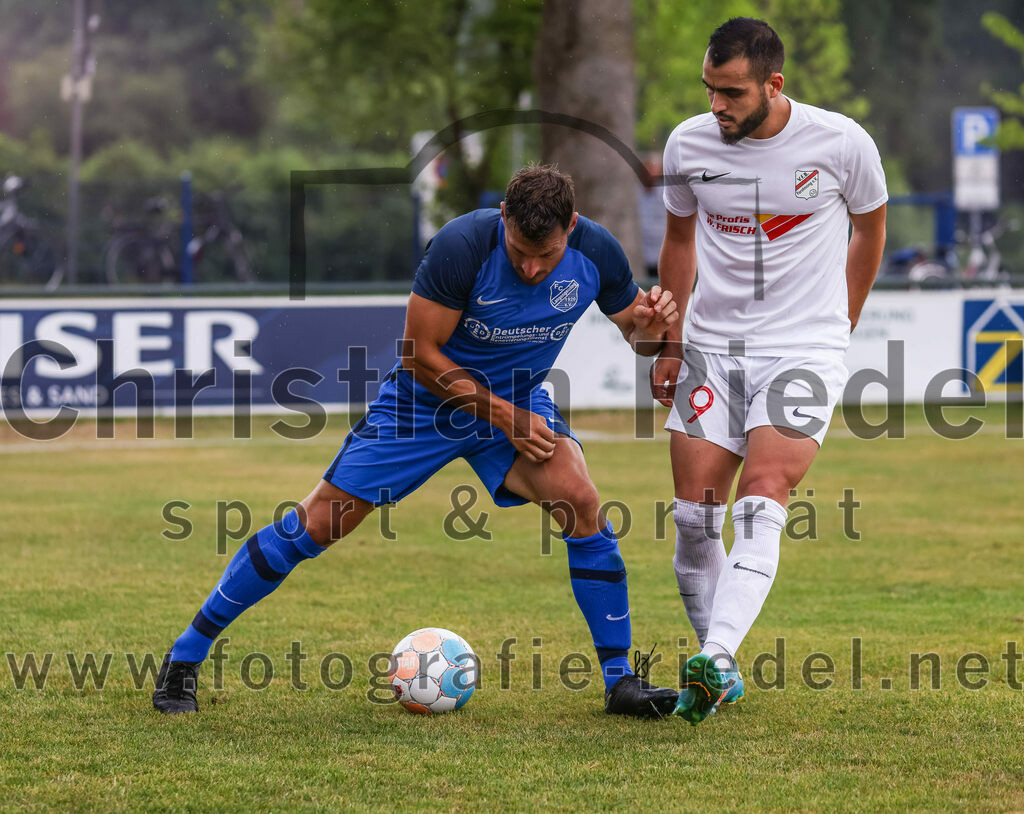 2023-06-30_026_FC_Langengeisling_gegen_VfB_Forstinning | Erding, Deutschland, 30.06.2023:
Fußball, Bezirksliga Oberbayern Ost 2023 / 2024, Testspiel, FC Langengeisling gegen VfB Forstinning, Endergebnis: 3:0

Andreas Buchberger (FC Langengeisling, #6), Abdullah Aynaci (VfB Forstinning, #9)

Foto: Christian Riedel / fotografie-riedel.net