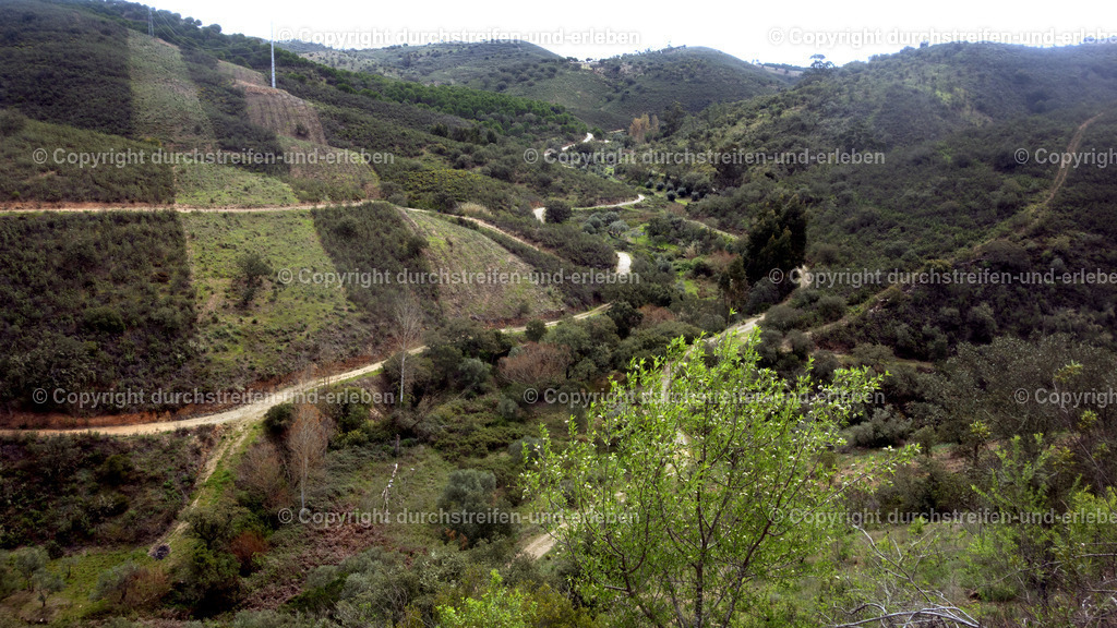 Umgebung zwischen Cachopo und Mealha, Serra do Caldeirão, Algarve | Umgebung zwischen Cachopo und Mealha, Serra do Caldeirão, Algarve - Realisiert mit Pictrs.com