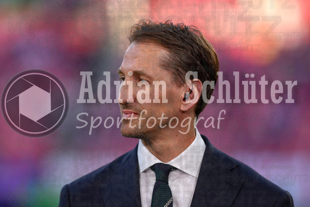 27.05.2026, EUR, Fussball, Herren, Conference League Finale, Saison 2025/2026, Crytsal Palace F.C. - Rayo Vallecano de Madrid | Rene Adler schaut