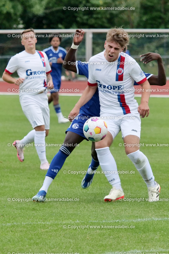 Fußball : Testspiel : SuS 09 Dinslaken - Schalke 04 U 19 am 25.07.2024 | Foto : Jochen Emde / www.kameradabei.de - Realisiert mit Pictrs.com