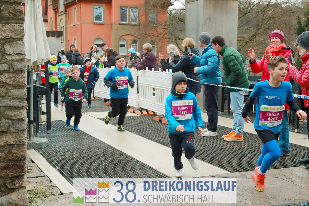 400m AOK Junior Cup | 3 Koenigslauf 2024 400m AOK Junior Cup - Realisiert mit Pictrs.com