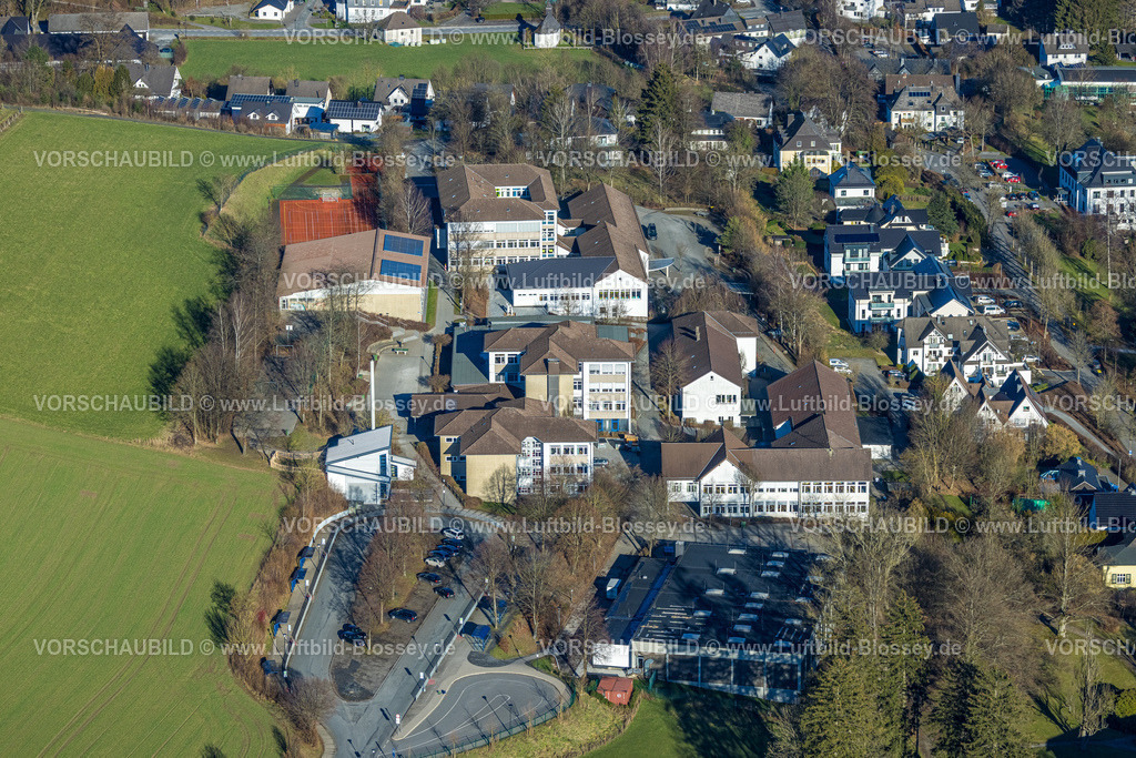 Eslohe230205141 | Luftbild, Schulzentrum mit Realschule, Christine-Koch-Hauptschule, Brüder-Grimm-Schule, Raphael-Schule, Sporthalle Westenfeld, Eslohe, Sauerland, Nordrhein-Westfalen, Deutschland