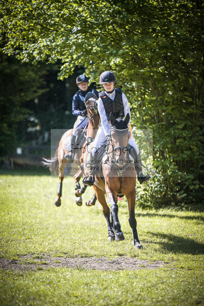 DOS_1487 | Entdecke hochwertige Reitturnierfotos von Foto Oger. Professionell, emotional und authentisch – jetzt Lieblingsmomente im Shop bestellen.Deutschlandweite Turnierfotografie. - Realisiert mit Pictrs.com
