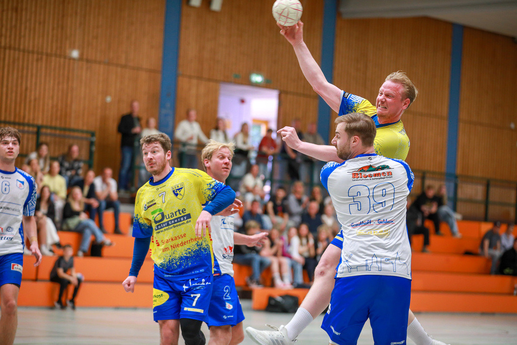 SVN_TVIssum_250426_032 | Bildergalerie von Sport-Ereignissen aber auch von weiteren spannenden Dingen - nicht nur vom Niederrhein. In Anlehnung an den bekannten Spruch von Hanns Dieter Hüsch heißt das Motto: "Niederrhein ist überall".  - Realisiert mit Pictrs.com
