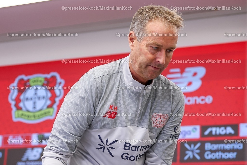 B0411092501031 | 11.09.2025, Fußball, Pressekonferenz Bayer 04 Leverkusen mit Cheftrainer Kasper Hjulmand vor dem Bundesliga Spiel gegen Eintracht Frankfurt in der BayArena, Saison 2025 2026 DFB regulations prohibit any use of photographs as image sequences and or quasi-video.