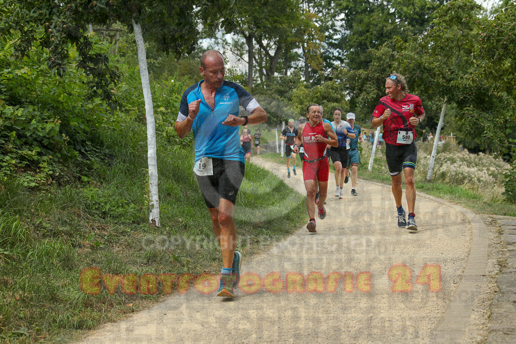 250824_1346_EX1_3588 | Sportfotografie im Rhein-Sieg Kreis, Köln, Bonn, NRW, Rheinland Pfalz, Hessen, etc. Unser Tätigkeitsfeld umfasst den Laufsport vom Volkslauf über den Marathon, Duathlon, Triathon bis zum Ultralauf wie Kölnpfad Ultra oder Schindertrail.