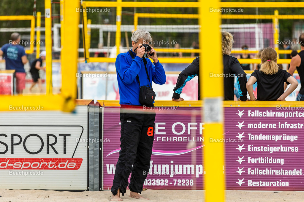 2023-00069403-Vater-Sohn-Turnier |  18.05.2023; Berlin Foto: Gerold Rebsch - www.beachpics.de
