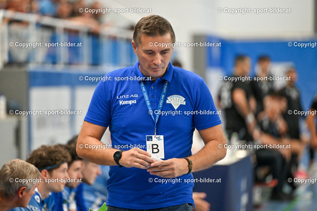 AUT, EHF, HC Linz AG (AUT) vs A.C. Paok Saloniki (GRC) | 14.10.2023, Sporthauptschule Linz-Kleinmuenchen, AUT, 2. Runde EHF European Cup, HC Linz AG (AUT) vs A.C. Paok Saloniki (GRC), im Bild Milan Vunjak, Head Coach HC Linz AG (Linz)


// EHF, European Cup Match (Round 2) between HC Linz AG (AUT) and A.C. Paok Saloniki (GRC) in Linz, Austria on 2023/10/14