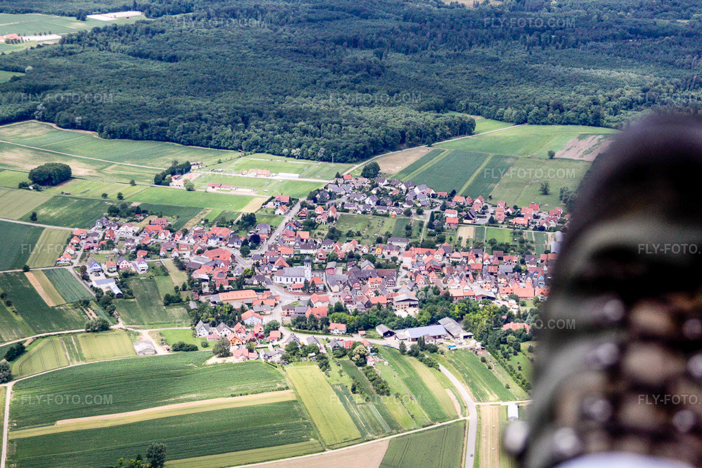 Aerial view: Niederlauterbach in Neewiller-près-Lauterbourg in the state Bas-Rhin, France. – Photo: IMG_19054.jpg taken on 06/20/2009 by Werner Riehm/FLY-FOTO.com – Resolution of the original: 4752 x 3168 px