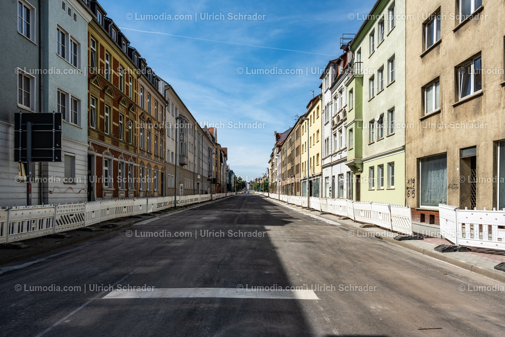 10049-14189 - Baustelle Friedenstraße | Stockfoto und Bilderpool mit Bildmaterial aus Deutschland, dem Harz, Halberstadt, Quedlinburg, Wernigerode und weltweit. Qualitativ hochwertige und professionelle Fotos anschauen und kaufen. - Realisiert mit Pictrs.com