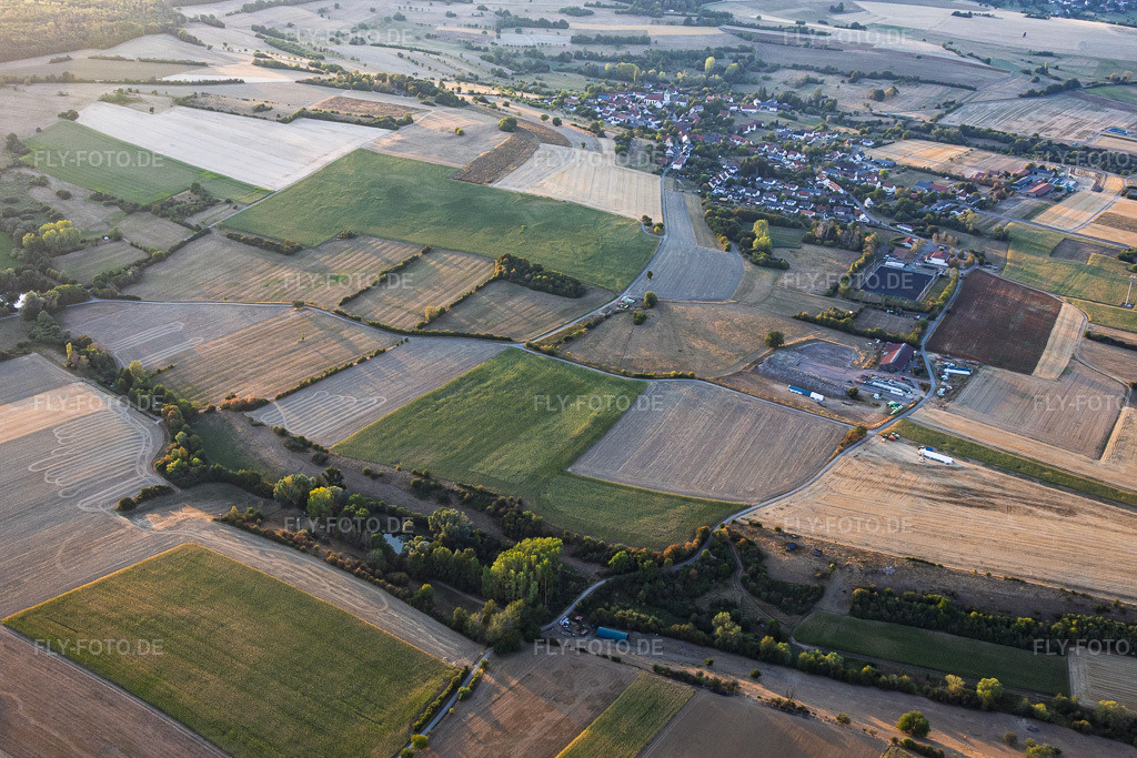 Luftbild: Ortsansicht von Süden im Ortsteil Medelsheim in Gersheim im Bundesland Saarland in Deutschland. – Foto: IMG_158747.jpg vom 14.08.2026 durch Werner Riehm/FLY-FOTO.de – Auflösung des Originals: 5495 x 3663 px