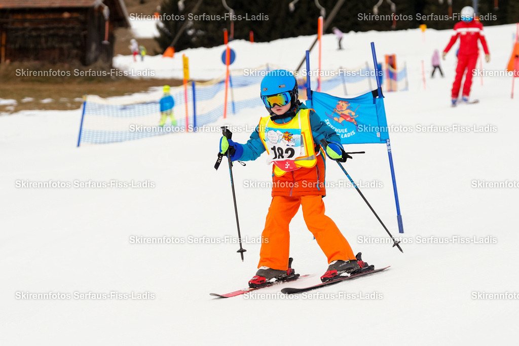 SRF_02.01.2026_0207 | Skirennfotos,Serfaus,Fiss,Ladis,Kinderskirennen,Winter,Tirol,Oberland,skirace,SFL,feelfree,weil wir's genießen,ski,Ski,skifahren,Sonnenplateau, - Realisiert mit Pictrs.com