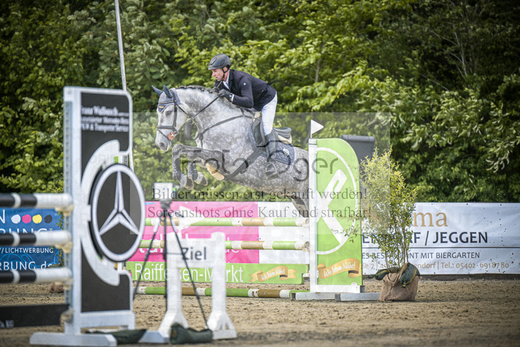DOS_9810 | Entdecke hochwertige Reitturnierfotos von Foto Oger. Professionell, emotional und authentisch – jetzt Lieblingsmomente im Shop bestellen.Deutschlandweite Turnierfotografie. - Realisiert mit Pictrs.com