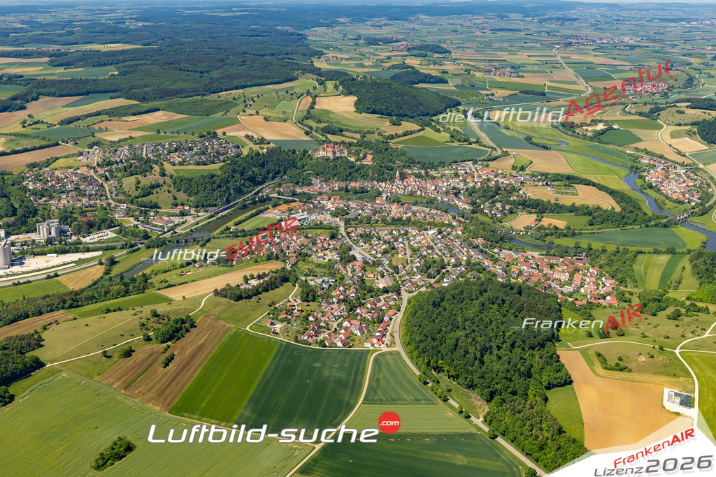 Das Luftbild der Stadt Harburg wurde 2022 vom Flugzeug heraus erstellt (keine Drohnen-Aufnahmen) Aufnahmehöhe ca.450 Meter- hohe Bildauflösung und Druck-Qualität. Garantiert!