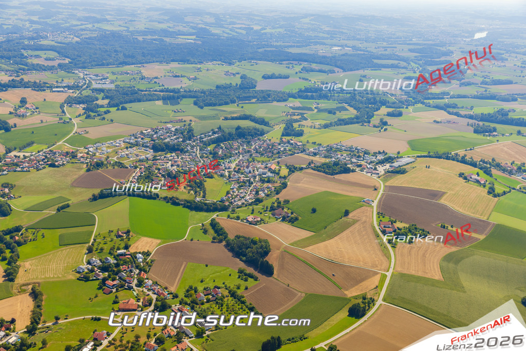 Schöne Luftaufnahme Neukirchen am Inn Neuburg am Inn - Die Luftaufnahme wurde 2025 vom Flugzeug heraus erstellt ( keine Drohne ) - Hochauflösende Luftaufnahme - für professionelle Ausdrucke geeignet. Die Geschenkidee !Mit Lizenz und Bildrechte bestellbar