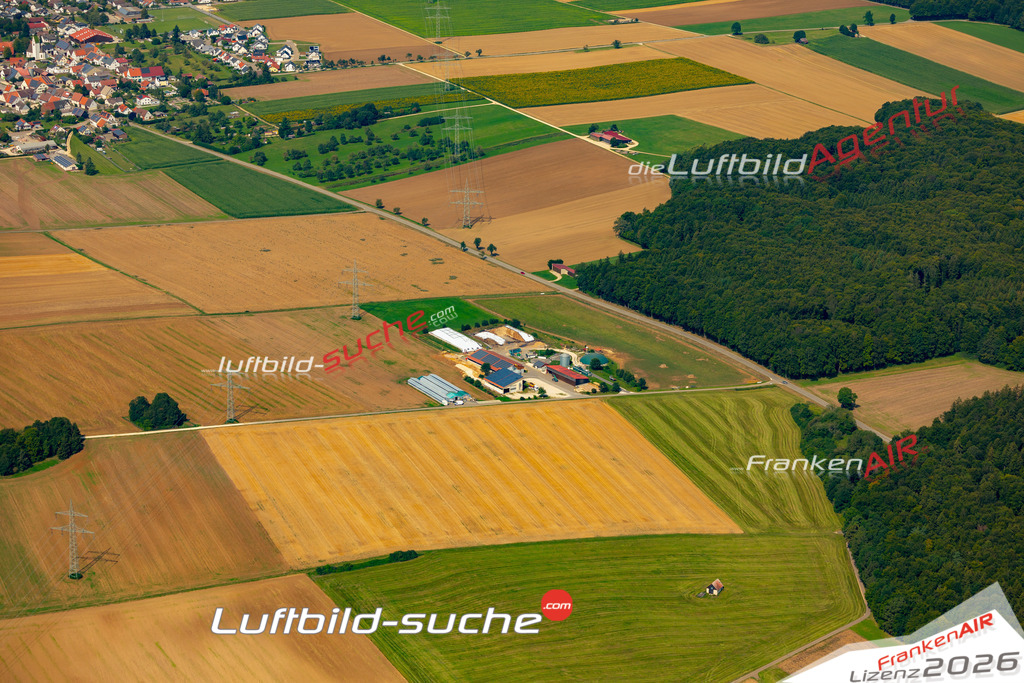 Das Luftbild zeigt : Suppingen Laichingen - Die Luftaufnahme wurde 2024 vom UL-Flugzeug aus erstellt ( keine Drohne ) - Hochauflösende Luftaufnahme - Für grossformatige Ausdrucke geeignet. Die Geschenkidee !Mit Lizenz und Bildrechte bestellbar