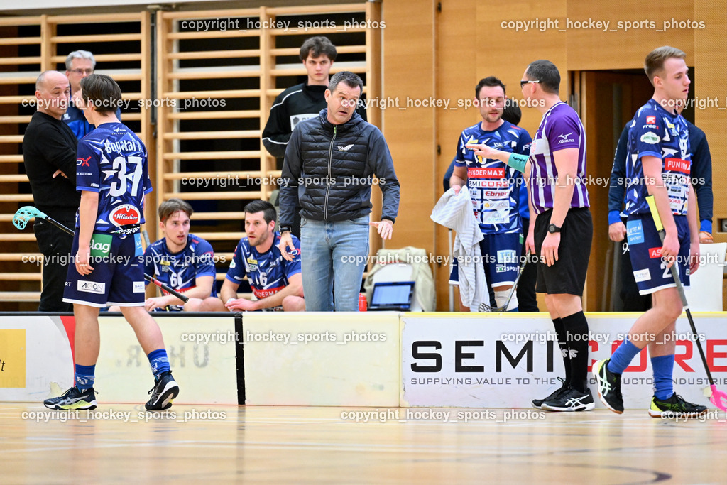 FBK Loka vs. VSV Unihockey | Spielerbank VSV Unihockey, Headcoach VSV Unihockey Harald Felsberger, Artem Zolotar Referee, FBK Loka vs. VSV Unihockey, FBK Loka vs. VSV Unihockey am 23.03.2025 in Villach (Ballspielhalle St. Martin), Austria, (Photo by Bernd Stefan)