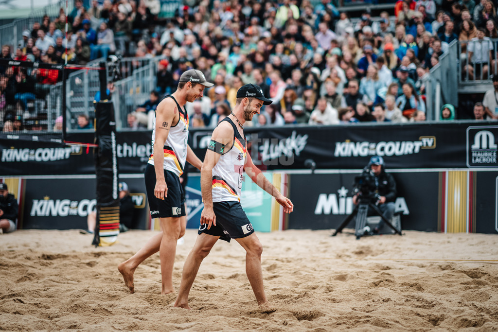 Beachvolleyball | Männer | Queen and King of the Court | Hamburg | 02.06.2024 | v.l.Nils Ehlers und Clemens Wickler glücklich