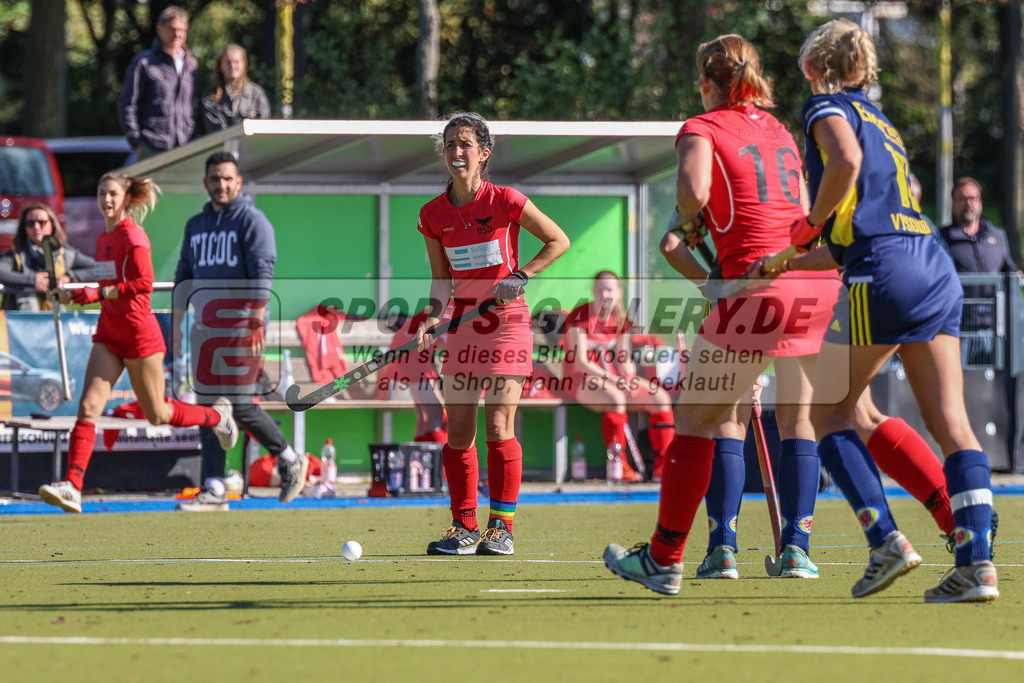 MJ_2022-10-09_Damen_DSD-Braunschweig-62 | Javiera Constanza Villagra Lira (DSD Düsseldorf #26), DSD Düsseldorf - Eintracht Braunschweig am 9.10.2022 in der Hockeyanlage DSD, Düsseldorf