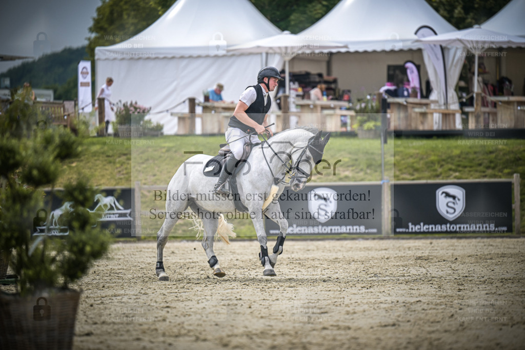 DOS_1046 | Entdecke hochwertige Reitturnierfotos von Foto Oger. Professionell, emotional und authentisch – jetzt Lieblingsmomente im Shop bestellen. - Realisiert mit Pictrs.com