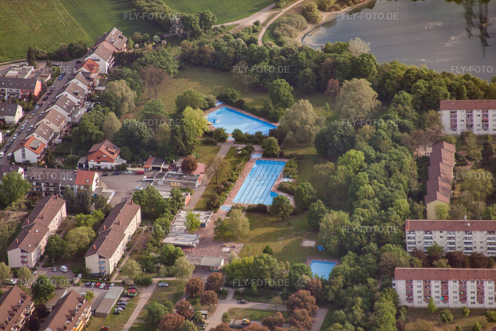 Luftbild: Parkschwimmbad im Ortsteil Rheinau in Mannheim im Bundesland Baden-Württemberg in Deutschland. Foto: IMG_40535.jpg vom 24.04.2011 durch Werner Riehm/FLY-FOTO.de