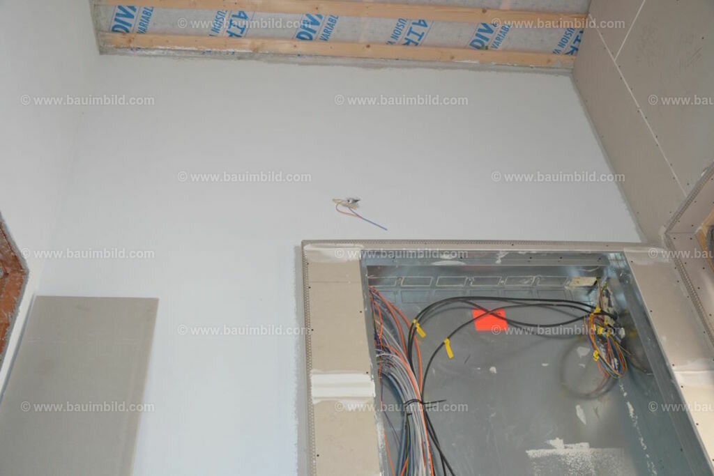 bib-lg20-malerarbeiten-0018 | Nach LV-Leistungsgruppen sortierte Detailfotos über den Bau eines Hauses. Alle Hausbau-Bilder direkt vom Urheber und Autor der Website Haus-Selber-Bauen.com