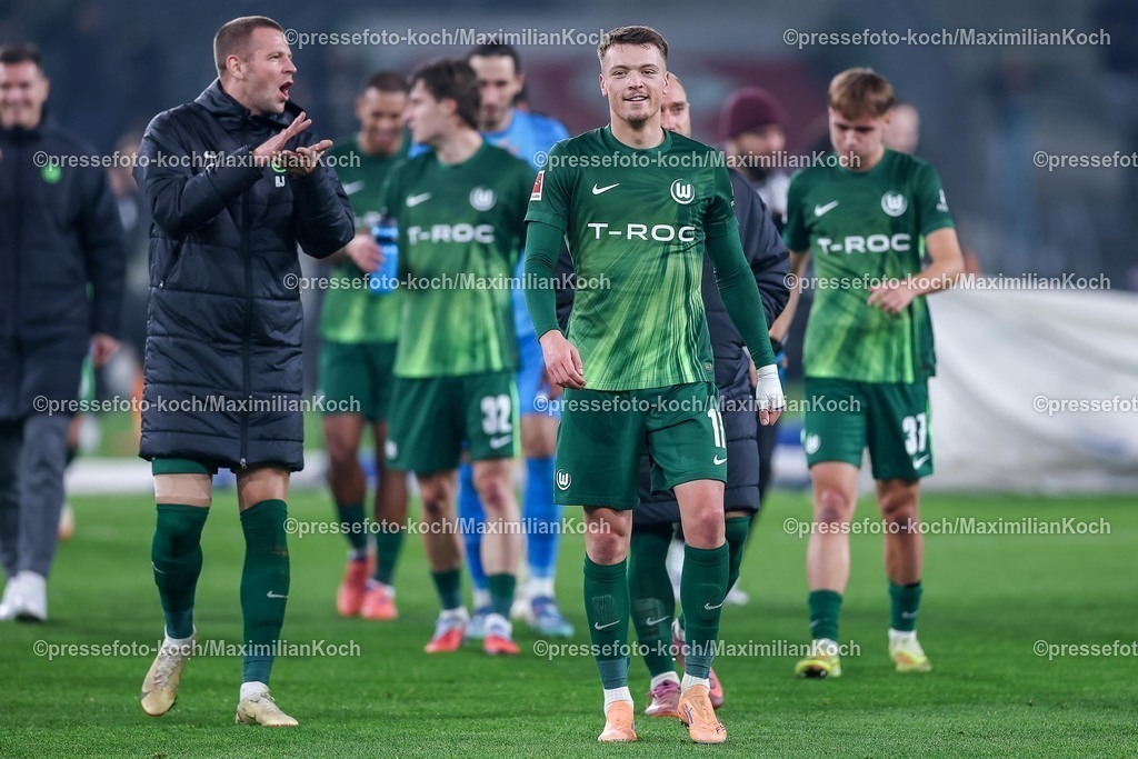 BMG13122502218 | 13.12.2025, Fußball, Borussia Mönchengladbach - VfL Wolfsburg, 1. Fußball Bundesliga, 14.Spieltag, Borussia-Park, Saison 2025 2026: Jenson Seelt&nbsp;(VfL Wolfsburg #14)   DFB regulations prohibit any use of photographs as image sequences and or quasi-video.