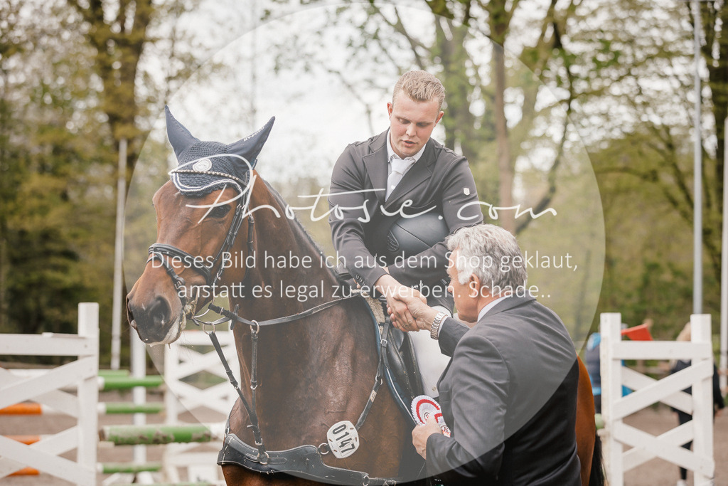 3I6A4430 | Stimmungsvolle Portraits und Reitsportfotografie im Ruhrgebiet und im Münsterland.

Pferdefotografie, Hundefotografie, Tierfotografie, Reportagen, Portraits von Tier und Mensch, Turnierfotografie in Bochum, Recklinghausen, Marl, Haltern am See, Dülmen.. - Realisiert mit Pictrs.com