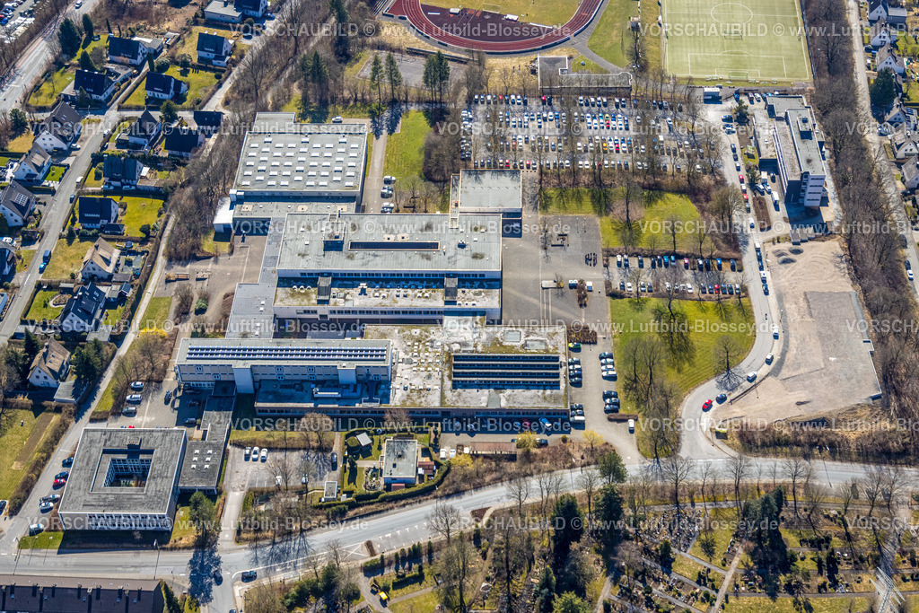 Meschede250304948 | Luftbild, Berufskolleg Meschede des HSK Hochsauerlandkreis, rechts Landwirtschaftskammer NRW Kreisstellen HSK Olpe Siegen-Wittgenstein, Meschede-Stadt, Meschede, Sauerland, Nordrhein-Westfalen, Deutschland
