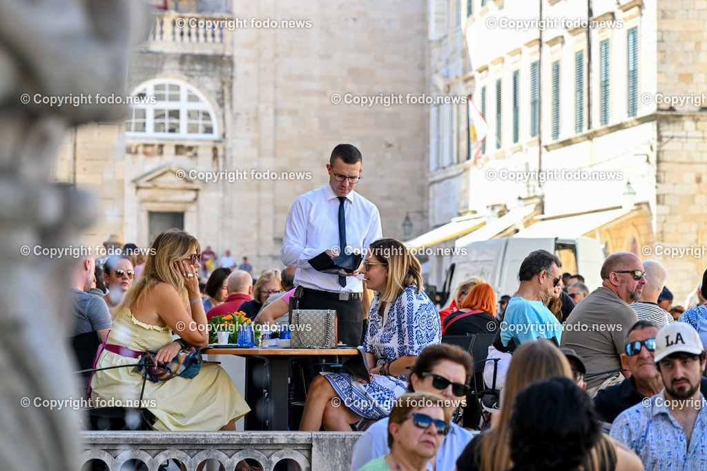 Kroatien_ Dubrovnik_ 11.10.2023-140 | 11.10.2023, Kroatien, HRV, Dubrovnik im Bild Gastronomie, Tourismus, Touristen, Sehenswuerdigkeiten, Stadtansichten



eine Stadt im suedlichen Kroatien an der Adriakueste in der Gespannschaft Dubrovnik-Nereveta. Die Altstadt wurde im Jahr 1979 von der UNESCO in die Liste des Weltkulturerbes aufgenommen.