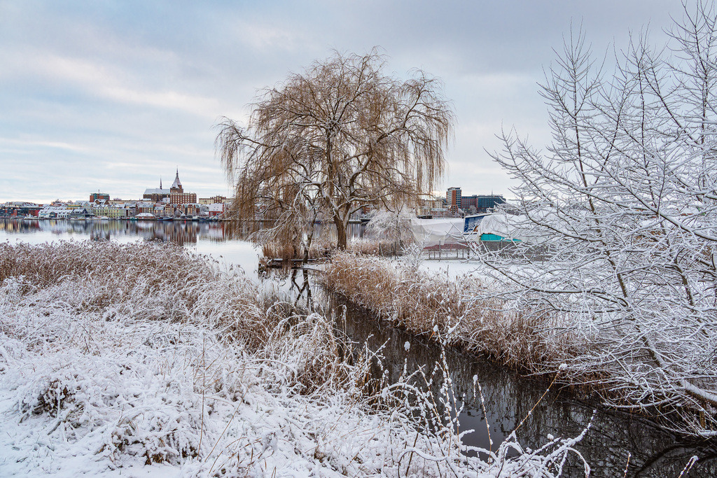 Blick über die Warnow auf die Hansestadt Rostock im Winter | Blick über die Warnow auf die Hansestadt Rostock im Winter.