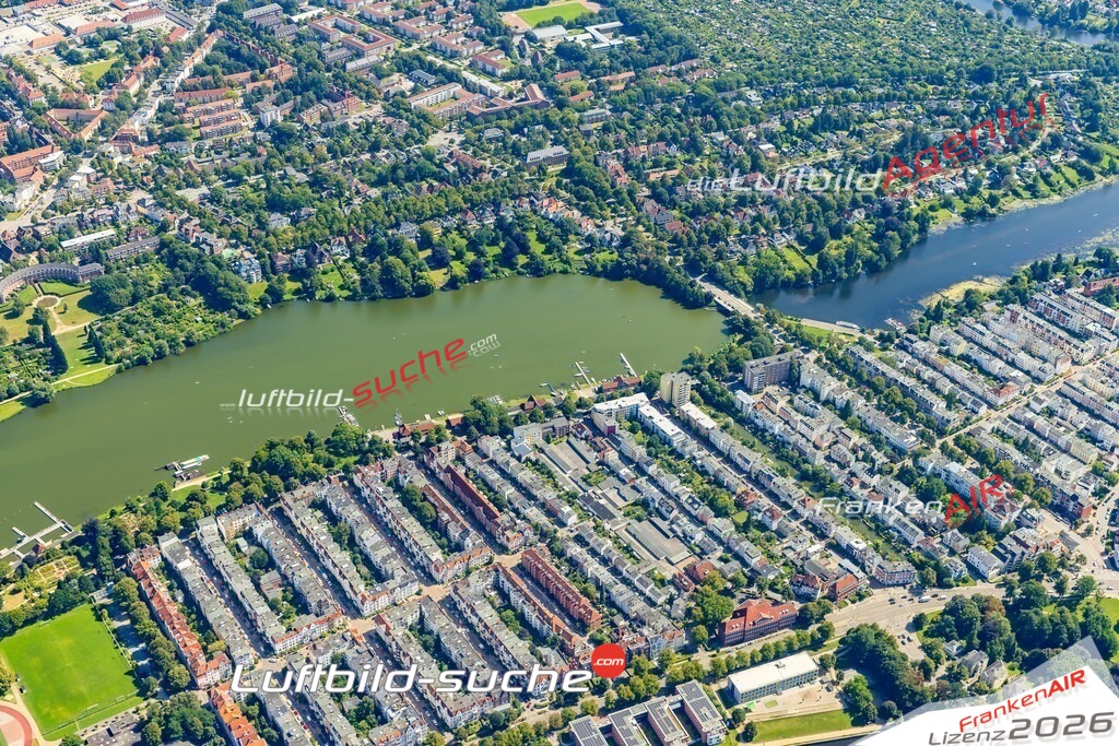 Schrägluftbild    Lübeck - Das Luftbild wurde 2025 vom UL-Flugzeug heraus erstellt (ohne Drohne- keine Drohnenaufnahme ) - Hochauflösende Luftaufnahme -Nicht vergleichbar mit Google Maps oder Satelittenbilder- Die Geschenkidee !Mit Lizenz und Bildrechte bestellbar