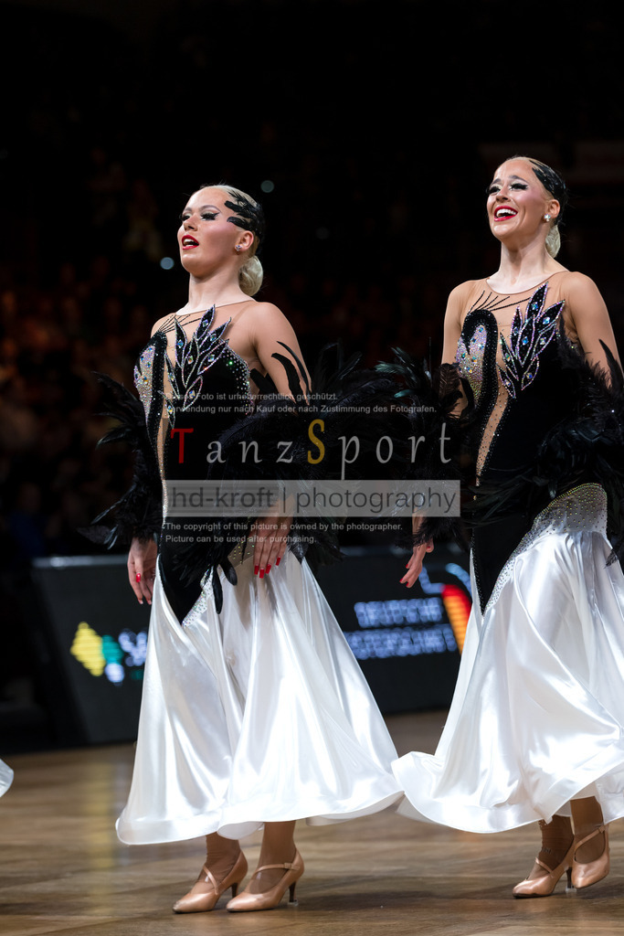 20241109_DM-Formationen_6650 | Tanzsportbilder, Standardtanz, Lateintanz, WDSF, DTV, LTVB, dancecomp, goc, hessen tanzt, blaues band der spree, walzer, tango, wiener walzer, slowfox, quickstepp, samba, rumba, cha-cha-cha, paso doble. jive, hd-kroft photography, turniertanzsport