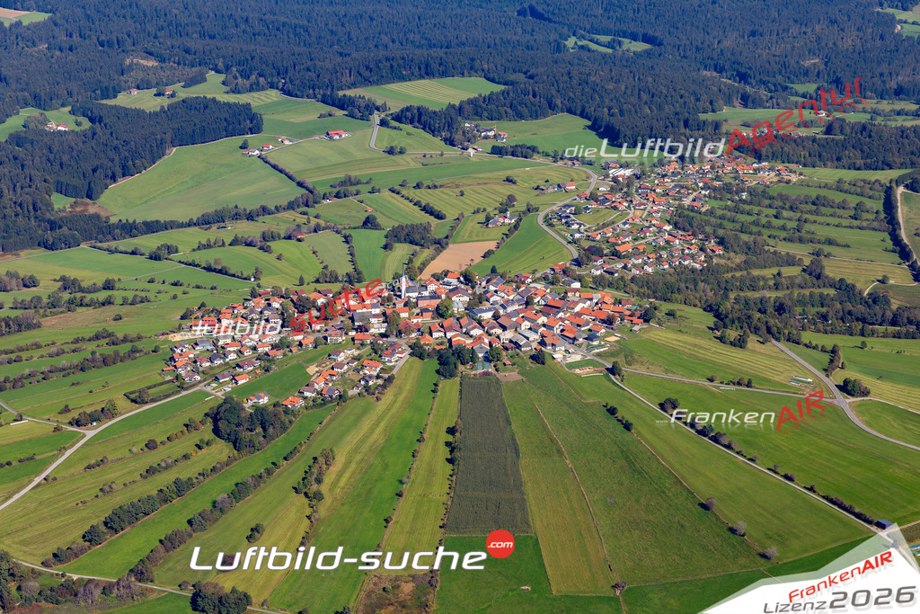 Die Luftaufnahme Kreuzberg - Freyung wurde 2021 mittels Flugzeug (keine Drohne) erstellt. Hohe Auflösung -für große Poster und Wandbilder geeignet!
