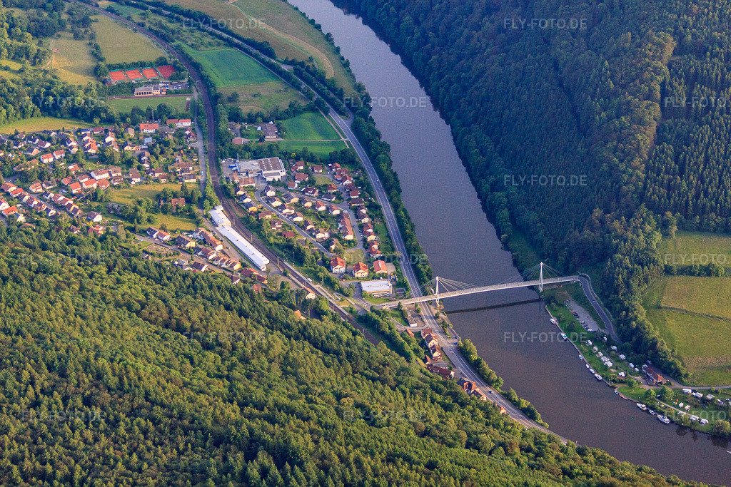 Luftbild: Neckarbrücke in Neckargerach im Bundesland Baden-Württemberg in Deutschland. Foto: IMG_66335.jpg vom 30.05.2014 durch Werner Riehm/FLY-FOTO.de