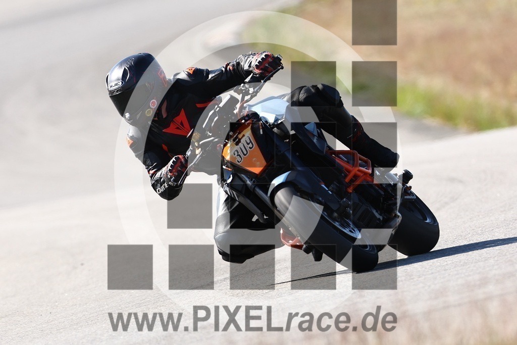 0309-20240509_00360 | Schöne Erinnerungen an spannende Momente - das festzuhalten ist unser Job. PIXELrace.de ist seit 2003 auf den Rennstrecken Europas unterwegs um die Action draußen beim Fahren und die wunderbare Stimmung imm Fahrerlager für euch einzufangen.