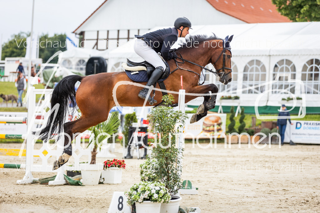 BHO-2PhSpr-M-318 | MomenTaufnahmen Pferdesportfotos