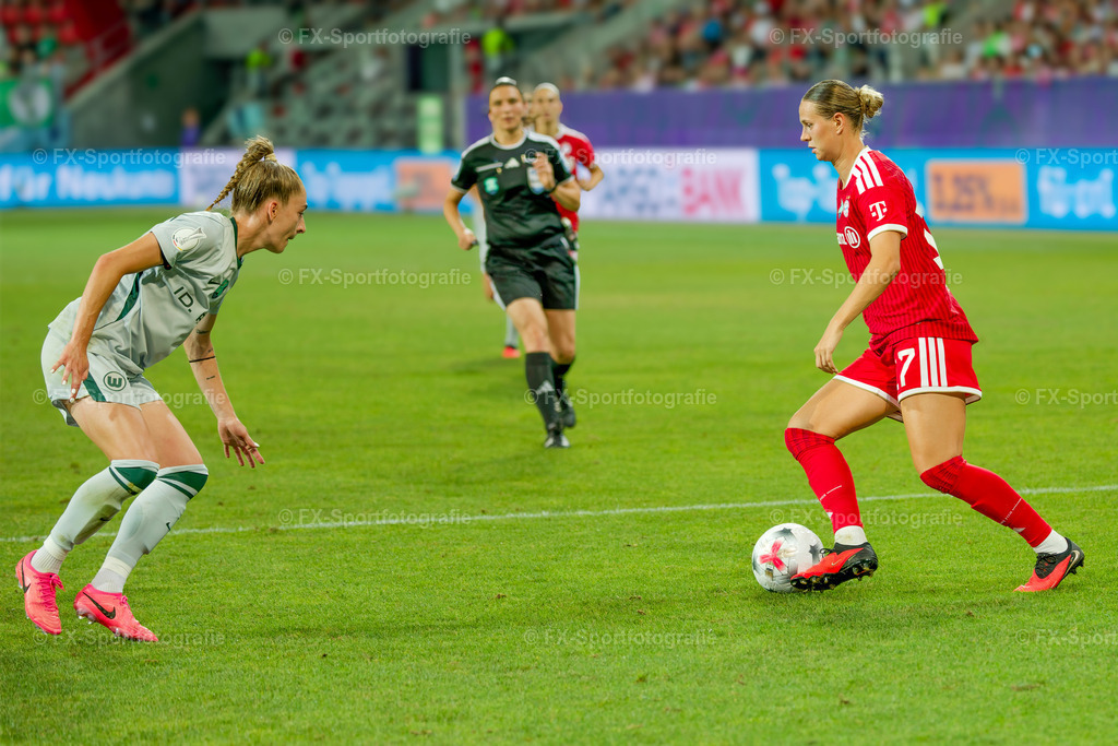 Supercup-Frauen-Bayern-Muenchen-vs-VfL-Wolfsburg 100 | Sportfotos und Eventgalerien von FX-Sportfotografie. Bilder von Fußball, Vereinsveranstaltungen und Events direkt ansehen und als Download bestellen. - Realisiert mit Pictrs.com