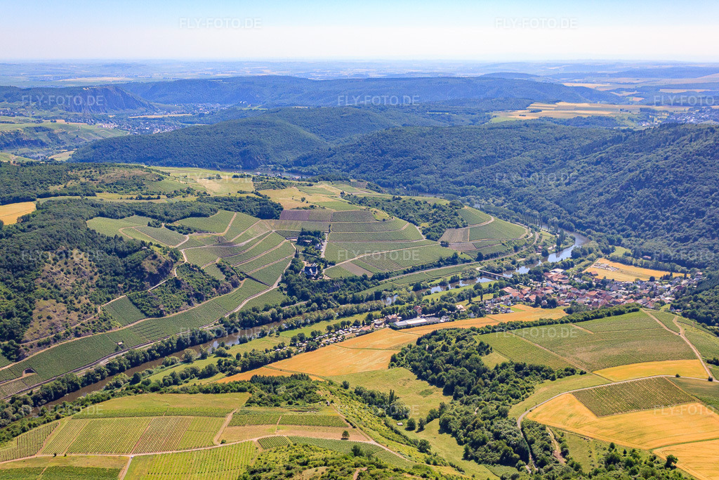 Luftbild: Weindorf an der Nahe unter der Weinlage Hermannsberg in Oberhausen an der Nahe im Bundesland Rheinland-Pfalz in Deutschland. Foto: IMG_30027.jpg vom 05.07.2010 durch Werner Riehm/FLY-FOTO.de