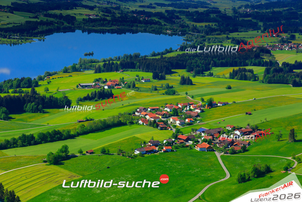 Die Luftaufnahme der Stadt Sulzberg wurde vom UL-Flugzeug heraus erstellt ( keine Drohne )- hohe Auflösung für beste Qualität