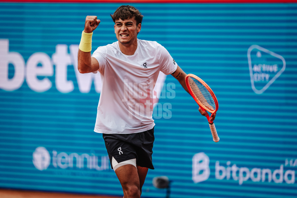 Tennis | Männer | bitpanda Hamburg Open Finale | ATP 500 | Andrei Andrejewitsch Rubljow (RUS) vs. Flavio Cobolli (ITA) | 24.05.2025 | Flavio Cobolli freut sich jubelt und ballt die Faust