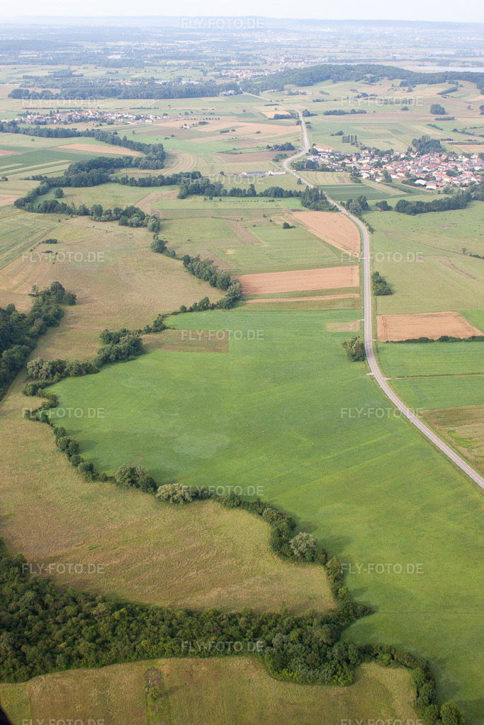 Luftbild: Ortsansicht in Beyren-lès-Sierck im Bundesland Moselle in Frankreich. Foto: IMG_50656.jpg vom 24.06.2012 durch Werner Riehm/FLY-FOTO.de