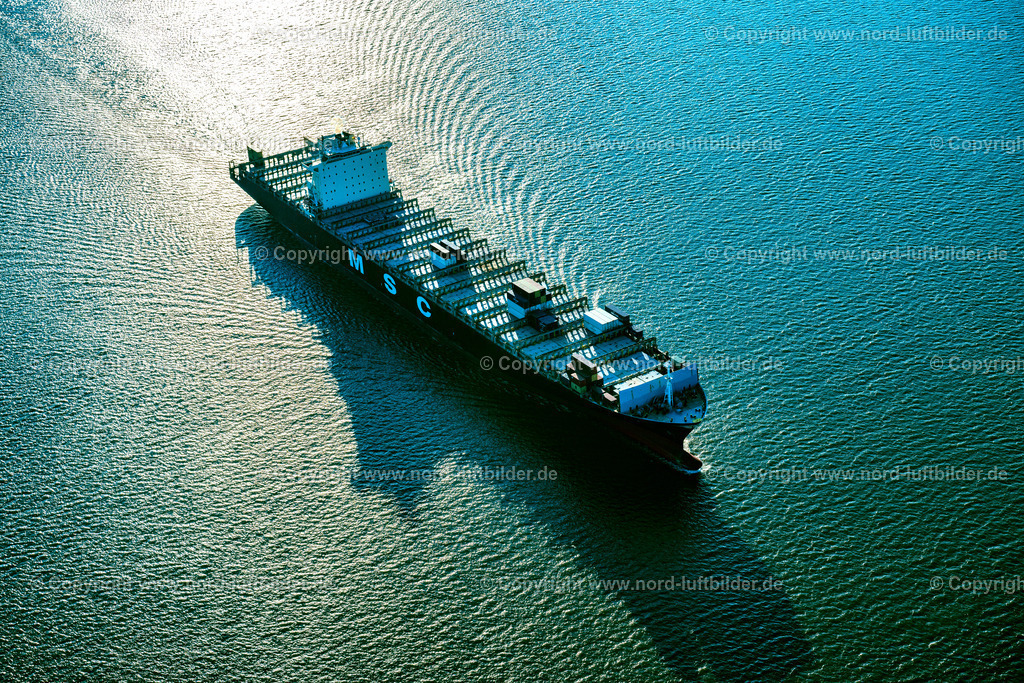 Containerschiff_MSC_Tokyo_Monrovia_auf_der_Elbe_ELS_8680280824 | BRUNSBüTTEL 28.08.2024 Fahrt eines Container- Schiffes " MSC Tokyo Monrovia " an der Straße Zum Elbdeich in Brunsbüttel im Bundesland Schleswig-Holstein, Deutschland. // Sailing container ship " MSC Tokyo Monrovia " on street Zum Elbdeich in Brunsbuettel in the state Schleswig-Holstein, Germany. Foto: Martin Elsen