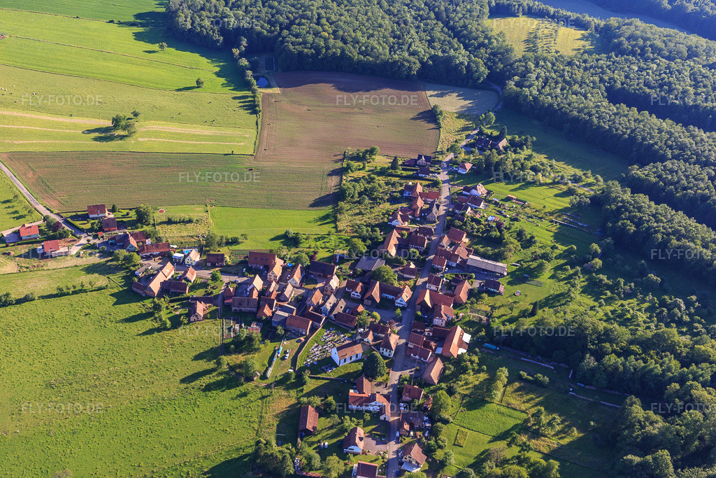 Luftbild: Ortsteil MATTSTALL in Lembach im Bundesland Bas-Rhin in Frankreich. – Foto: IMG_115388.jpg vom 16.06.2019 durch Werner Riehm/FLY-FOTO.de – Auflösung des Originals: 5472 x 3648 px