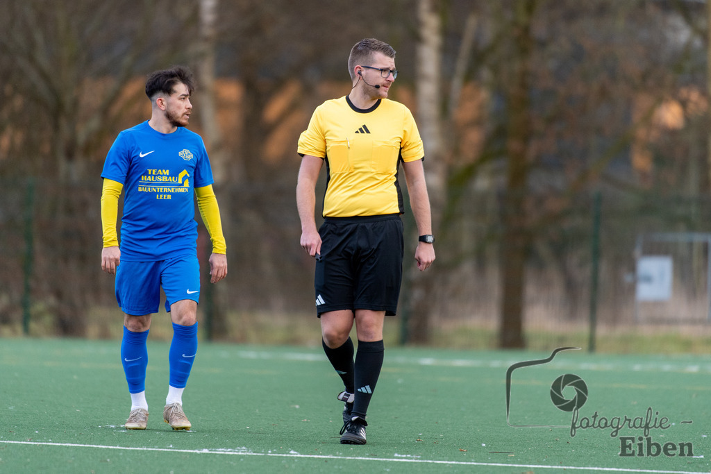 GVO Oldenburg-VFL Germania Leer | Herren Bezirks-Testspiel; GVO Oldenburg (rot)-VFL Germania Leer (blau) am 02.03.2025 in Oldenburger (Sportpark Osternburg); Photo: Philip Eiben 2025 - Realisiert mit Pictrs.com