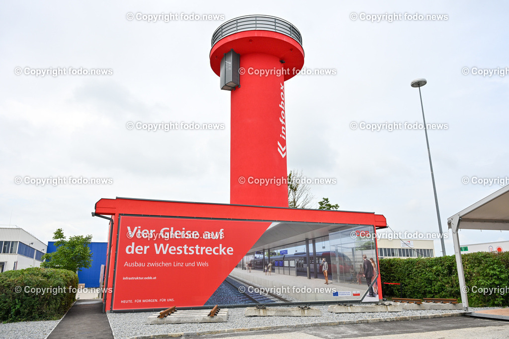 Festakt_ OeBB Gleisausbau_ Baustart_ 01.07.2024-1 | 01.07.2024, Hoersching, AUT, Festakt OeBB-anlaesslich des 4-gleisigen Ausbau des Abschnitt Linz - Marchtrenk, im Bild Infobox OeBB, Turm